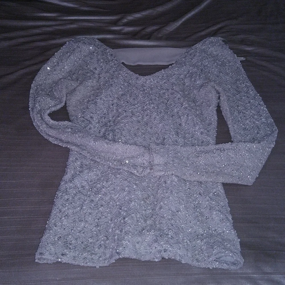 Jennifer Lopez Long Sleeve Top - Picture 6 of 7